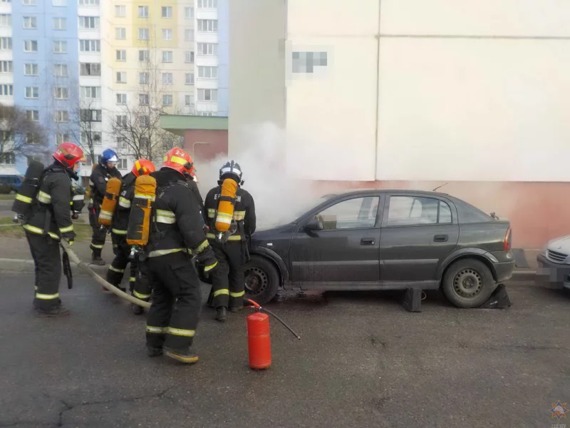 Утром в Бобруйске горел автомобиль
