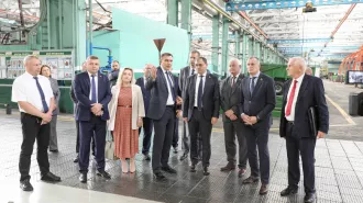 Каранкевич на «Бобруйскагромаше» ознакомился с образцом первого отечественного пресс-подборщика