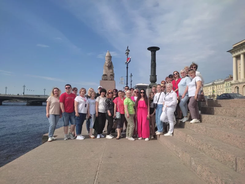"Блистательный Санкт-Петербург": дружная команда "Красного пищевика" побывала в уникальном туре по второй столице России