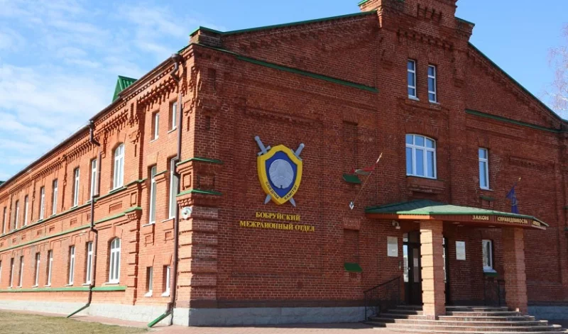 Копили 10 лет, а потеряли за один день: в Бобруйске женщина передала мошенникам больше 90 тысяч рублей