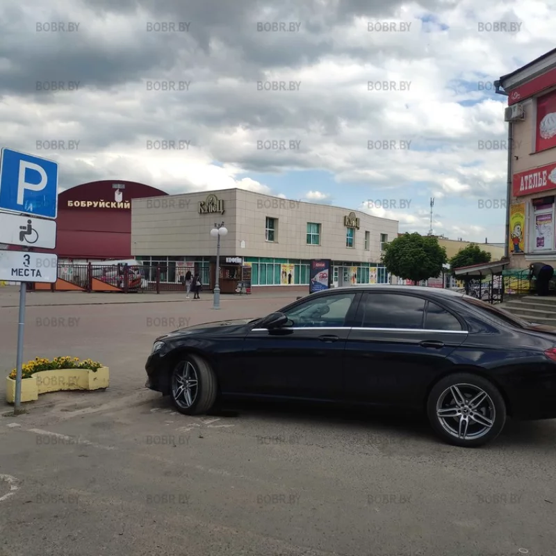 Бобруйские инвалиды ездят только на тонированных мерседесах.