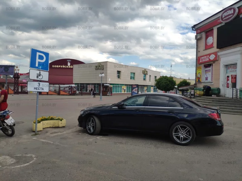 Бобруйские инвалиды ездят только на тонированных мерседесах.
