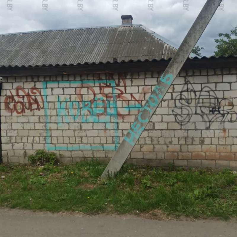 Не столб. И ковер на стене)