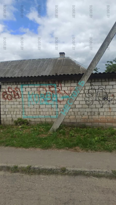 Не столб. И ковер на стене)