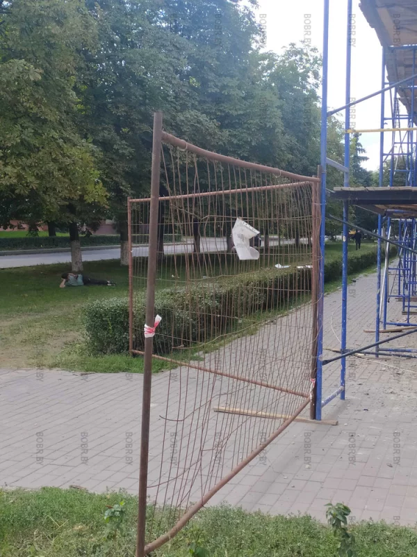 Ремонт дома проходит очень активно.