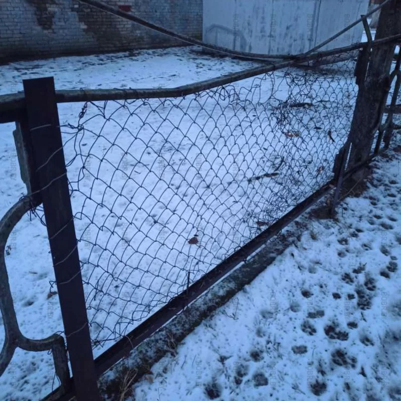 Школьный забор - обратная сторона