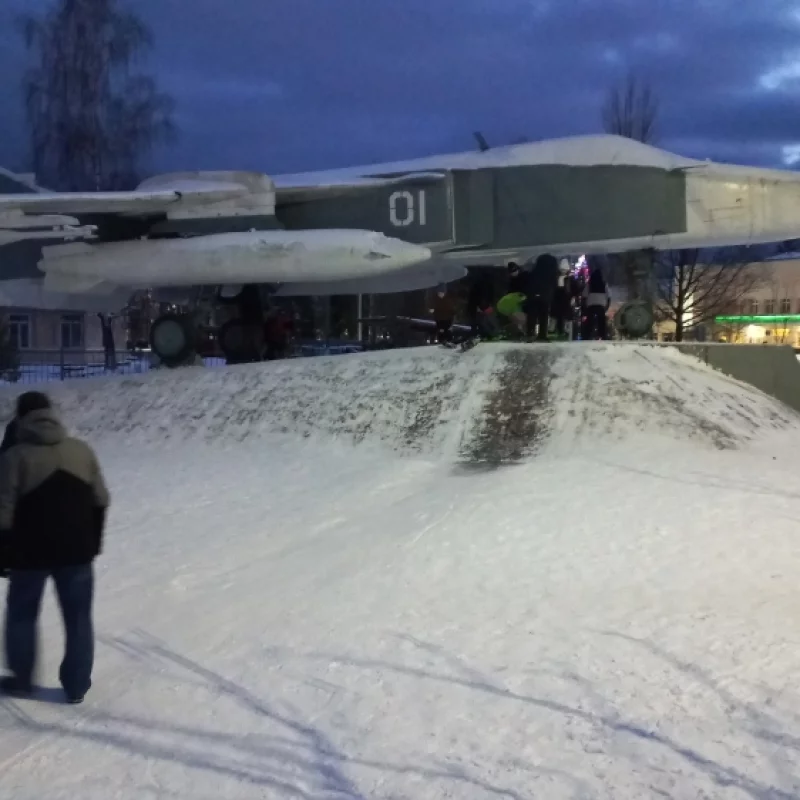 Эх жаль постамент невысокий