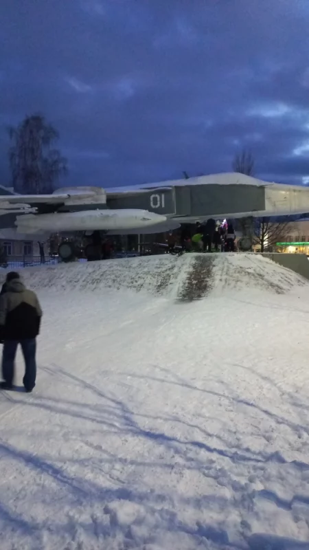 Эх жаль постамент невысокий