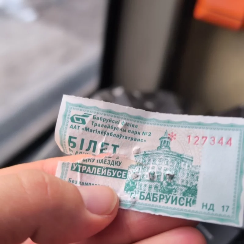 В троллейбусе контролёр пообещала, что проезд скоро подоражает