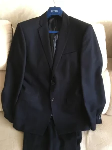 Продам новый стильный костюм