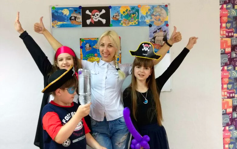 Мальчишки и девчонки, на абордаж!