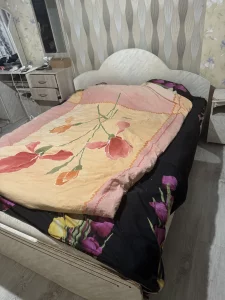Отдам кровать и 2 тумбочки