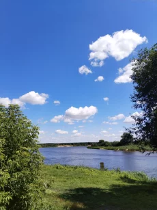 Дом возле реки