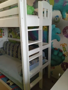 Двухъярусную кровать