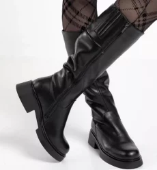 Продаю женские сапоги