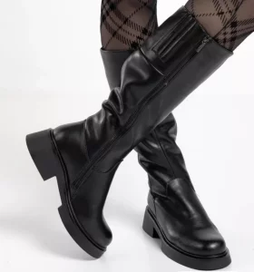 Продаю женские сапоги