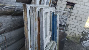 Деревянные рамы со стеклами. Отдам даром