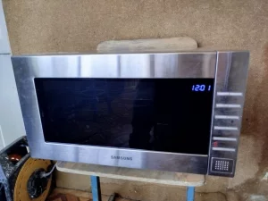 Микроволновую печь Samsung