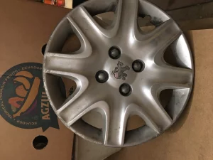 Продам колпаки на Пежо 10-15 руб.