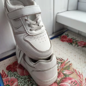 Кроссовки белые