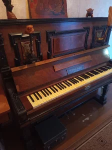 Антикварное пианино