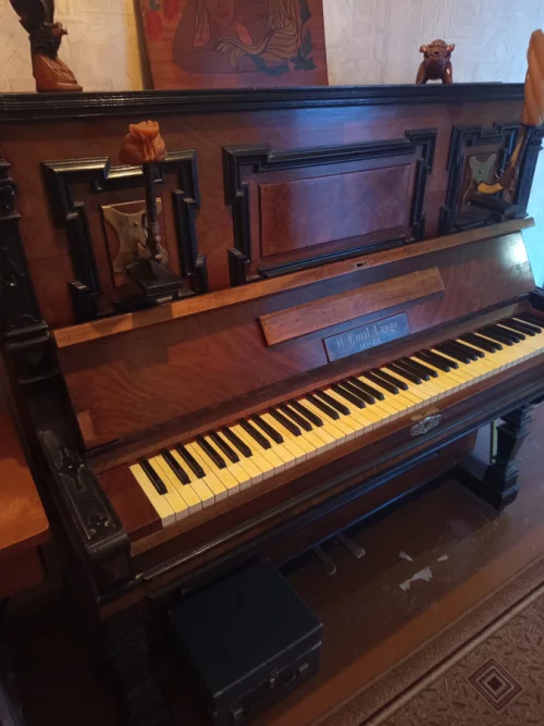 Антикварное пианино
