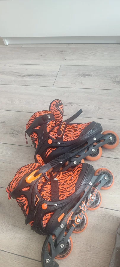 Роликовые коньки