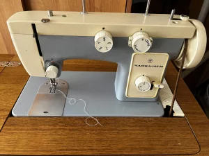 Швейная машинка Чайка 142 М