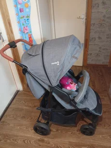 Детскую прогулочную коляску