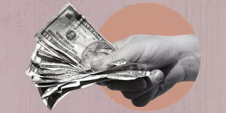 Доллар передумал и принялся дорожать