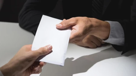 Пытался «решить вопрос» деньгами: в Бобруйске осудили водителя-дальнобойщика