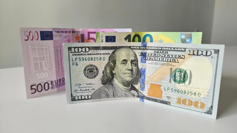 Доллар на пороге масштабного краха? Осенью может произойти обвал курса