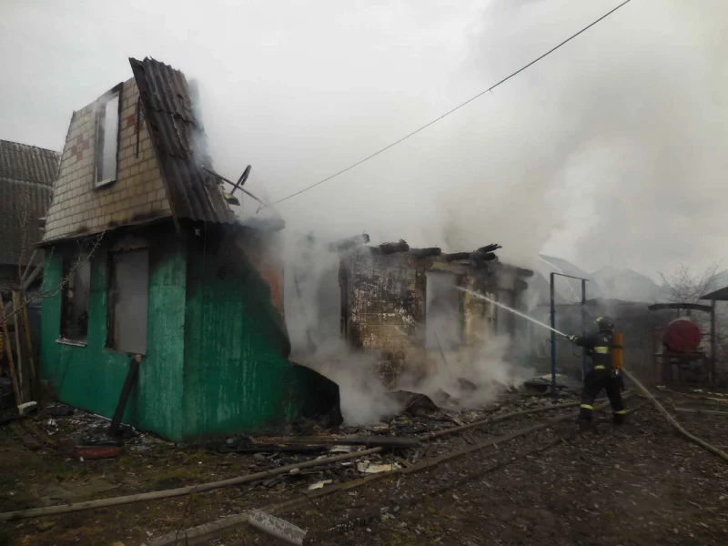 В СТ «Волна» сгорел дачный дом