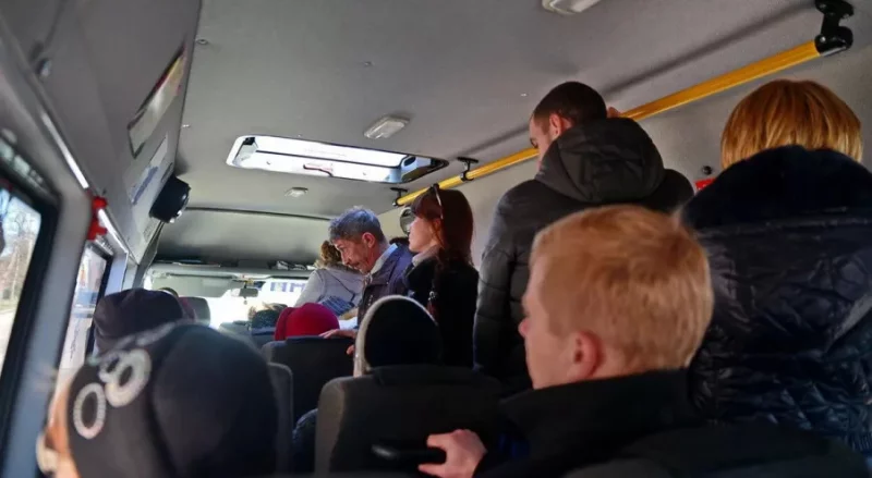 Разрешат ли маршрутчикам перевозить пассажиров стоя?