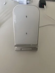 Беспроводную зарядку срочно 50р в комплекте все есть блок прово