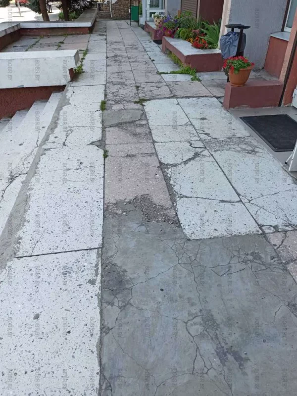 Красивые тротуары перед магазинами города