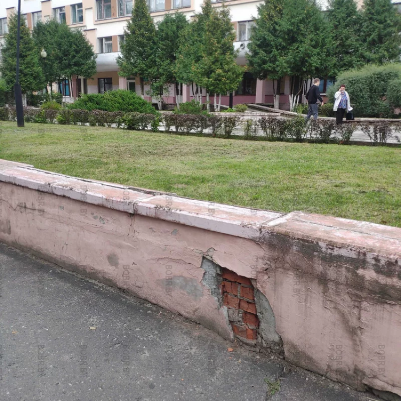 Детская поликлиника, как после бомбёжки. Ломать не строить!