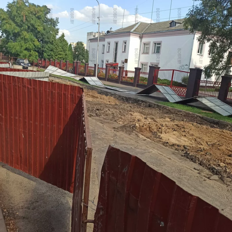 Вот так огородили опасную территорию рядом с блеском социальным приютом