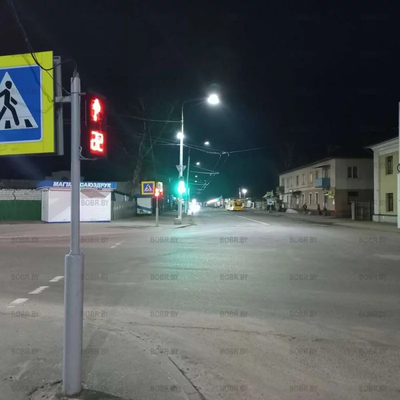 20:00, зачем так поздно работает светофор? Что бы регулировать ветер?