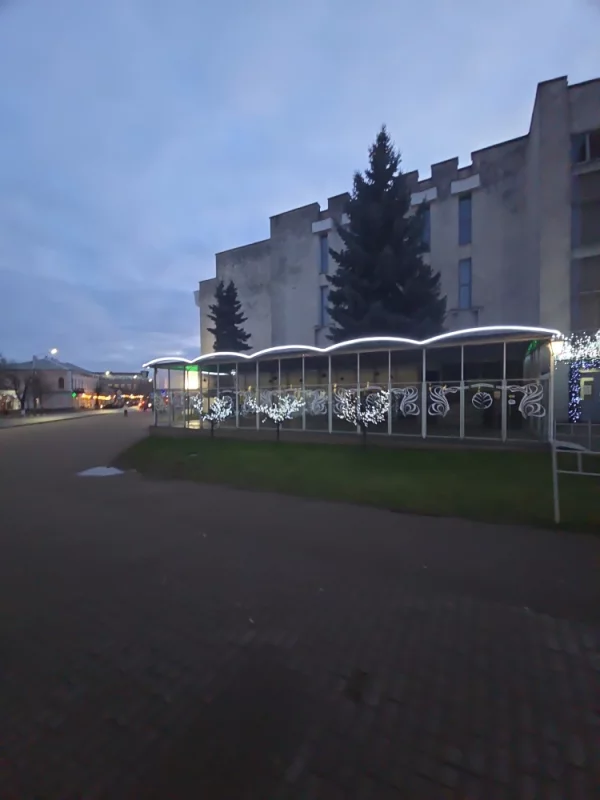 Новогоднее убранство кафе артишок