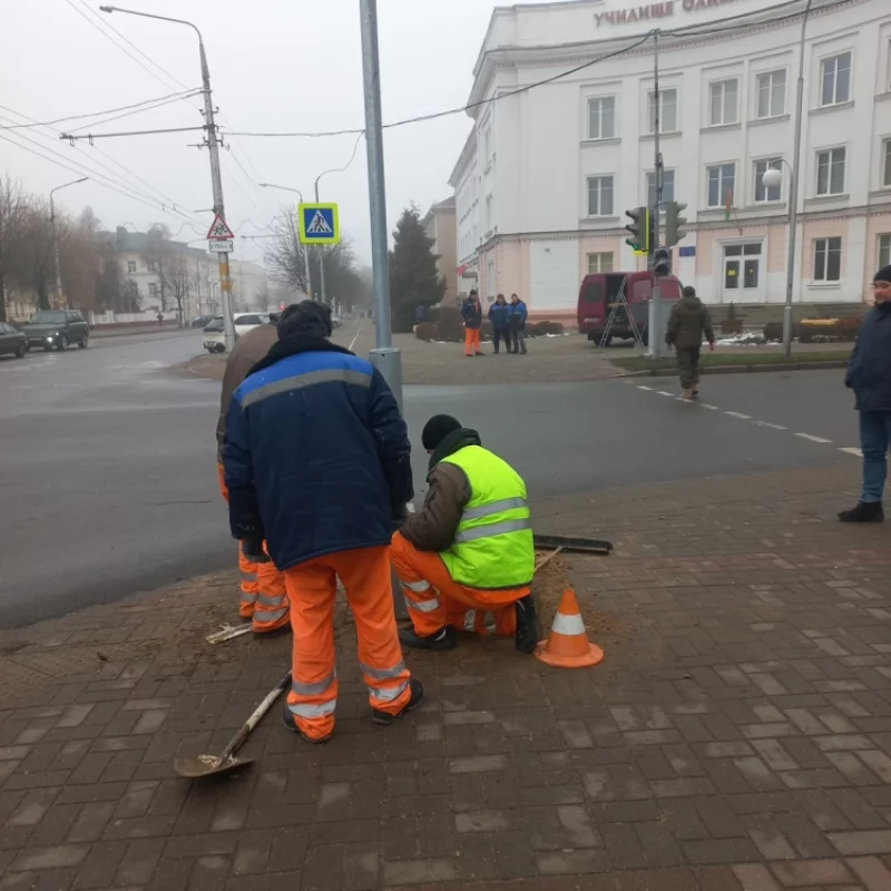 Один работает, пятеро курят