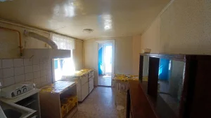 Крепкий бревенчатый дом с газ. отопл. по ул. Колхозная (авиагородок)