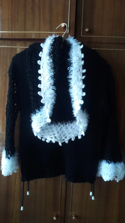 Свитер женский