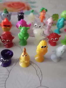 Коллекцию игрушек бонстиков