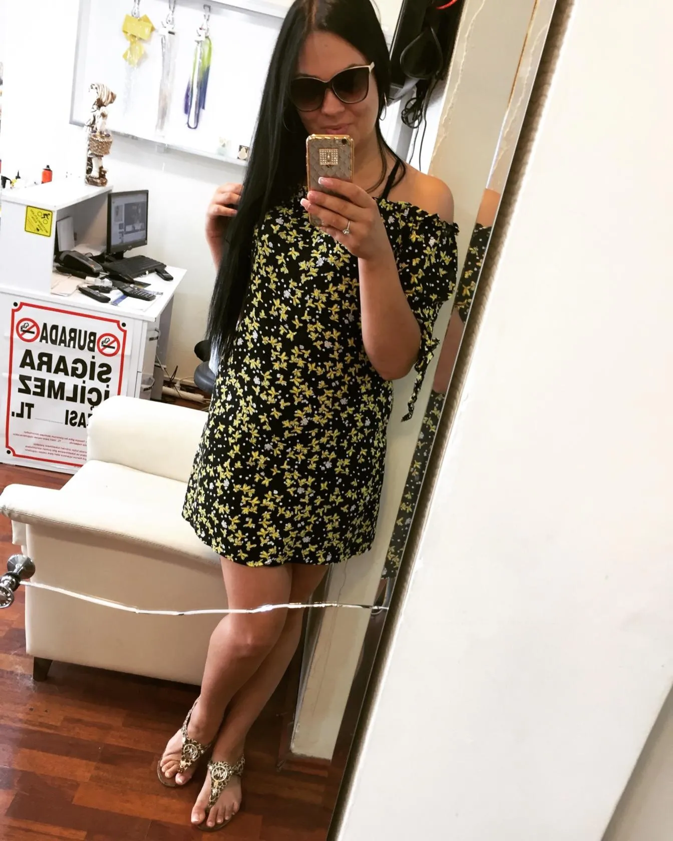 девушка ищет подработку