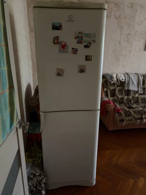 Холодильник Indesit 2х камерный б/у