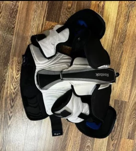 Нагрудник хоккейный