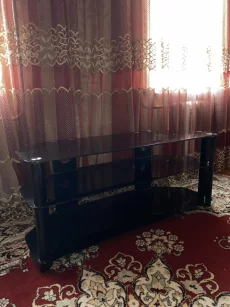 Стеклянная тумба под телевизор