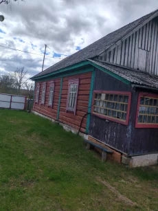 Добротный дом с хоз. постройками