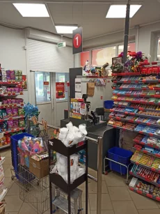 Торговое помещение на оживленном перекрестке